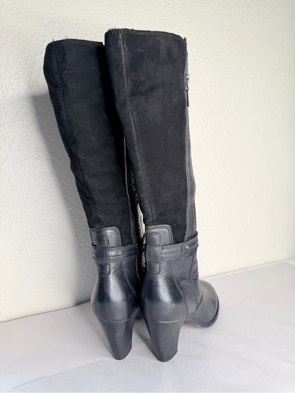 Clarks black leather/suede knee high heeled boots - Picture 3 of 11